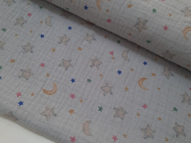 TELA MUSELINA FONDO GRIS LUNAS Y ESTRELLAS 
