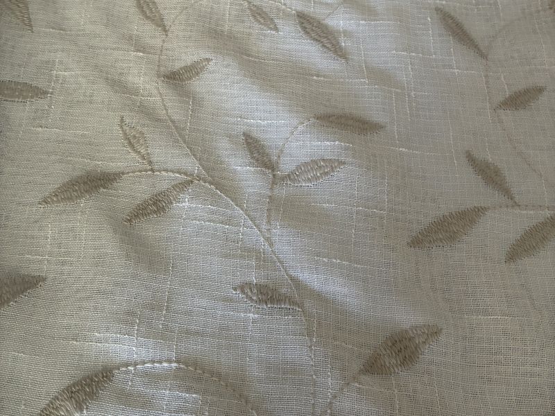 Visillo BLANCO HOJA BORDADA BEIGE 
