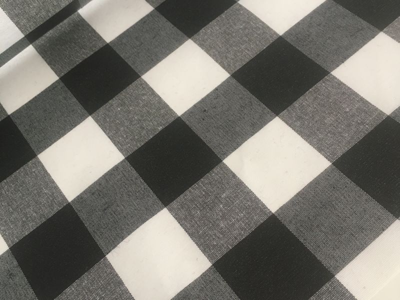 Mantel resinado antimanchas cuadro blanco y negro de 4 cm