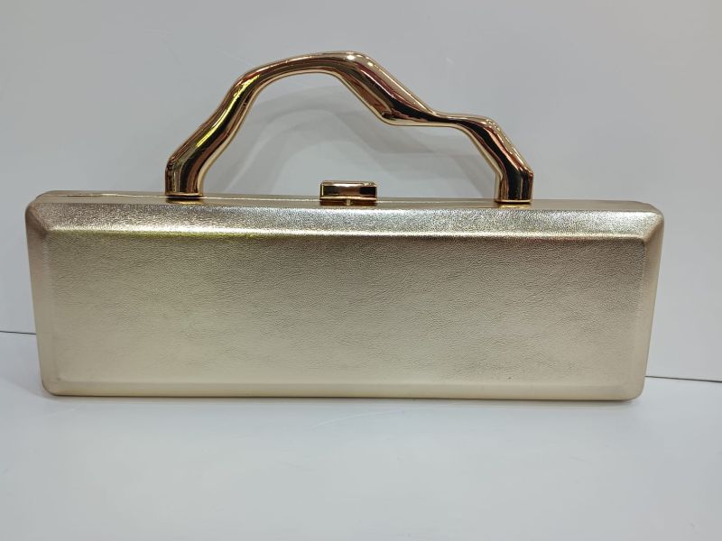 Bolso clutch dorado