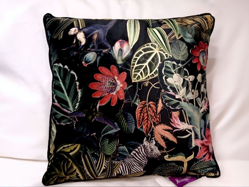 Cojín tropical con zebra