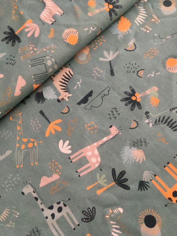 Algodón estampado FONDO VERDE AGUA  JIRAFAS 