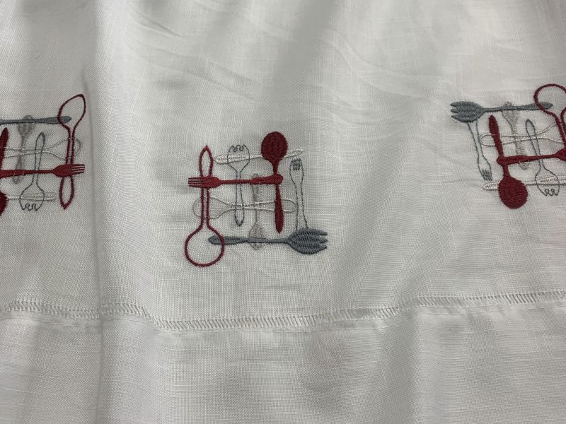 Visillo cocina cubiertos GRANATE Y GRIS 