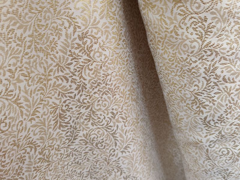 TELA BROCADA ESTAMPADO PEQUEÑO DORADO 