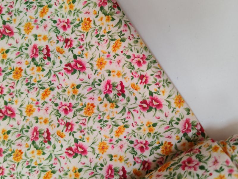 Popelin LIBERTY FLOR AMARILLA Y ROSA 