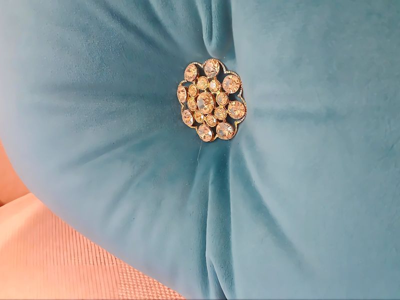 Cojín Azul Rectangular Con Botón Joya