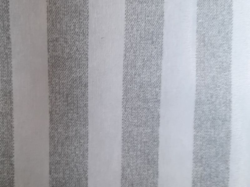 Loneta RAYA VERTICAL DE 2,50 CTM GRIS EN2,80  ANCHO