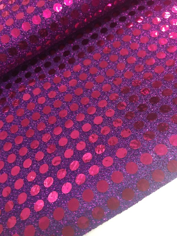 Punto lame morado con LENTEJUELA  FUCSIA 