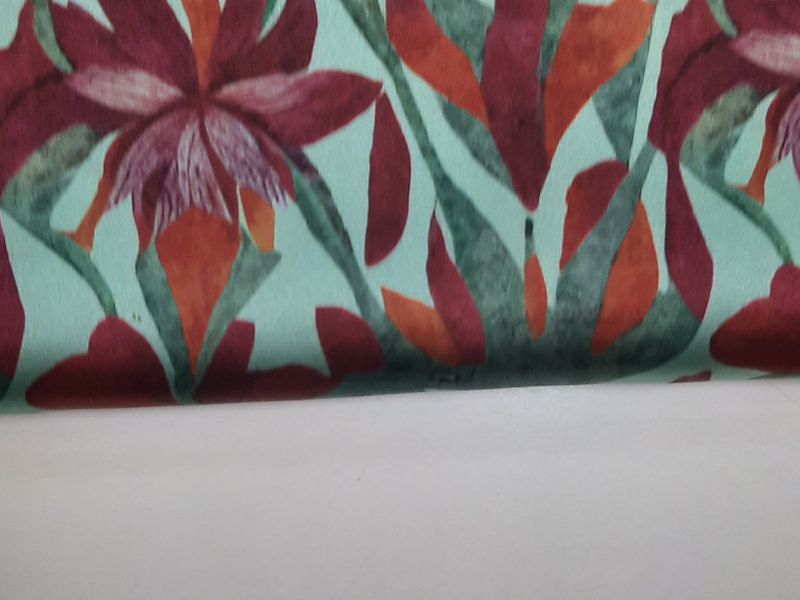 Seda en satén ESTAMPADO LIRIO FONDO VERDE