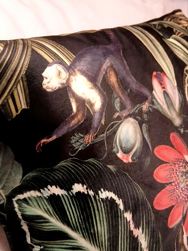 Cojín tropical con zebra