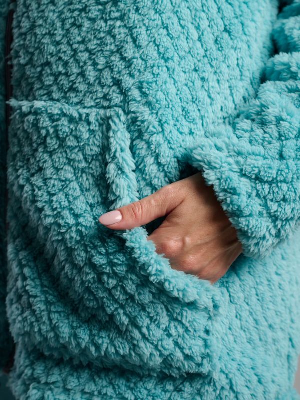 Bata mujer corta borreguil verde detalles pompones