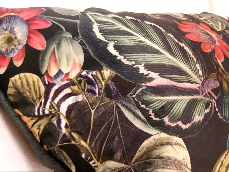 Cojín tropical con colibrí