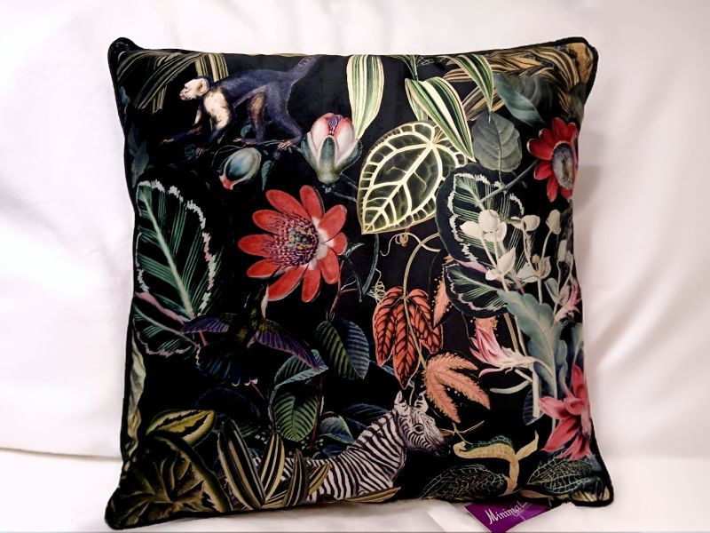 Cojín tropical con zebra