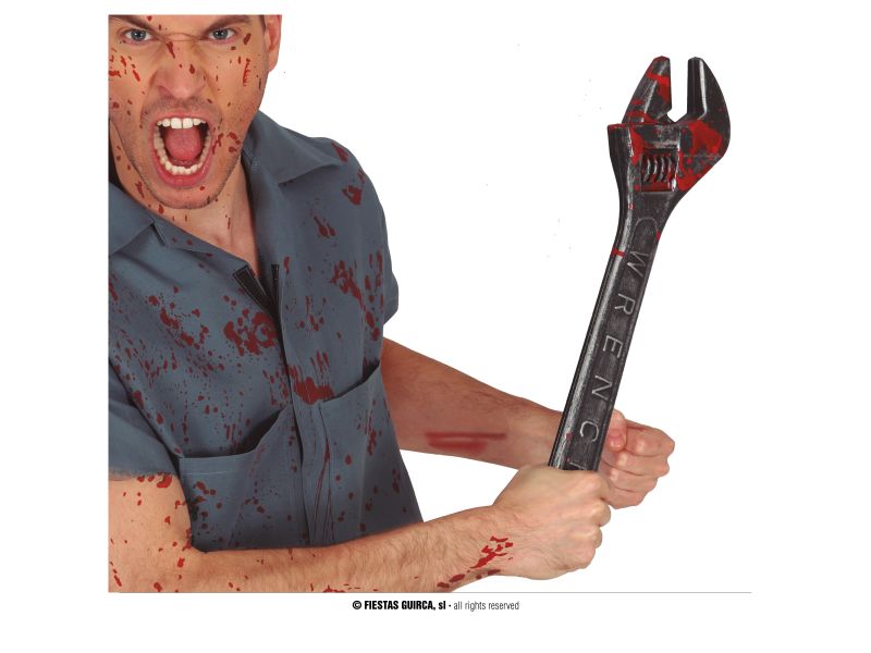 Llave inglesa con sangre