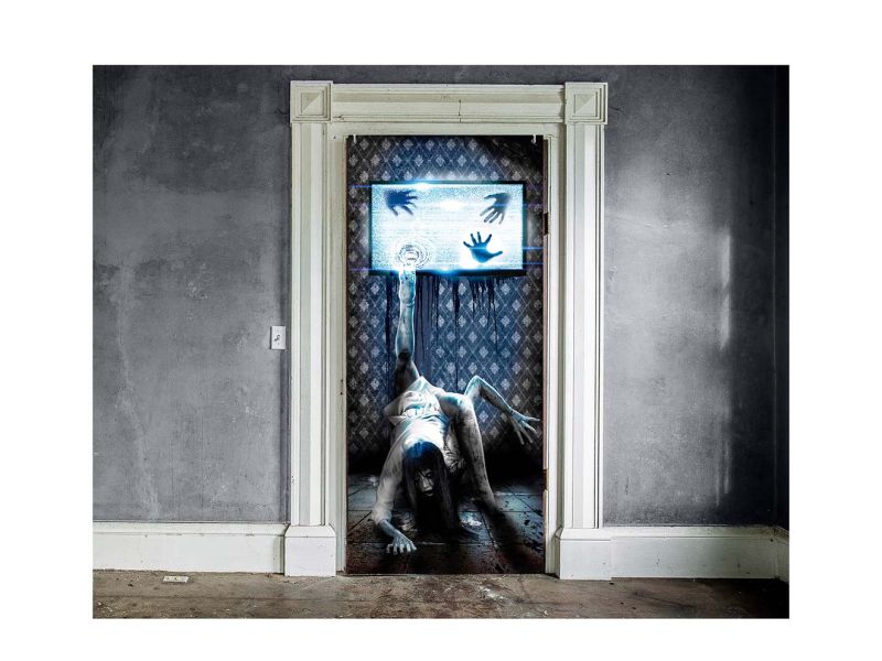 Decoración puerta Scary TV