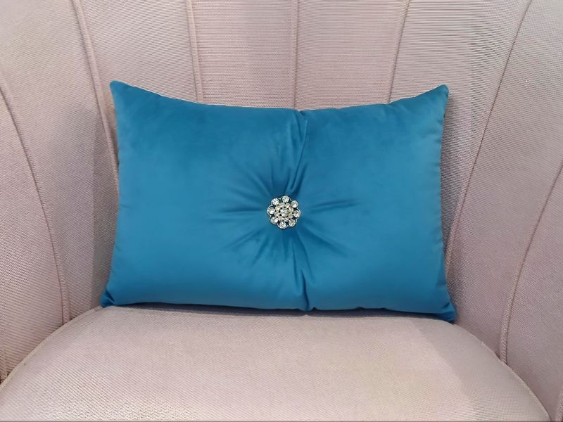Cojín Azul Rectangular Con Botón Joya